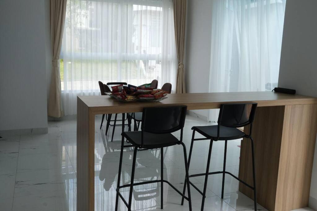 Villa 55 With Pool, Karaoke And Rooftop Bogor Bagian luar foto