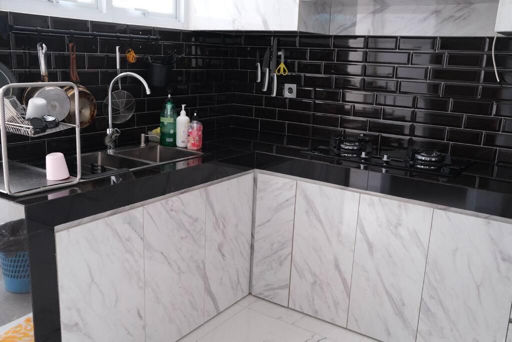 Villa 55 With Pool, Karaoke And Rooftop Bogor Bagian luar foto